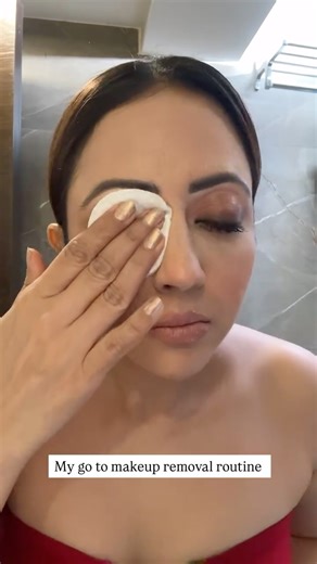 Garima Goel | Actor, Content Creator, Sony Artisan on Instagram: "Comment LINK  to get the details of my 3 step makeup removal routine ❤️❤️❤️ #makeup #removal #cleanface #reels #reelsinstagram #reelkarofeelkaro #garimagoel #garimasgoodlife"