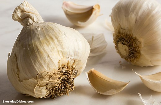 Simple How to Chop, Grate and Mince Garlic Video