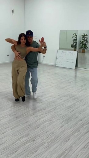Bachata Lesson ♥️ #dance #love #tiktok #spain #work #bachata #tango