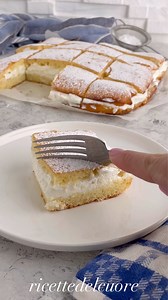 La TORTA PARADISO, in questa versione semplice, è una delle prime ricette che ho imparato a fare quando avevo circa 14 anni 😍 Ingredienti 200 g Farina 120 g Zucchero 2 Uova 8 g Lievito chimico in polvere 200 g Yogurt magro bianco 1/2 fialetta di aroma all'arancia (o la buccia di 1 arancia biologica) 250 ml Panna fresca liquida ( 2 cucchiai di zucchero oppure 200 ml di quella vegetale già zuccherata) 70 ml Olio di semi q.b. Zucchero a velo vanigliato (per guarnire) 1 stampo rotondo da 22 cm (opp