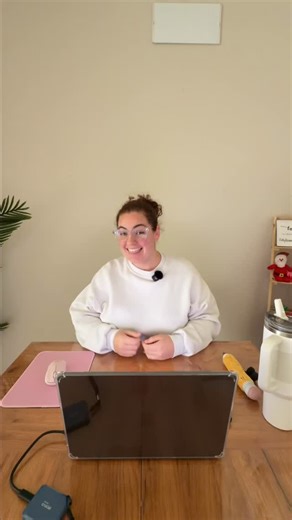 Annabelle Harper | Content Creator on Instagram: "Comment “GUIDE” and I’II send you the free job guide with salaries, transferable skills, and where to apply❤️👉🏻 #teachers #newjob #quitmyjob #lifeafterteaching #lifeafterteaching #education #burnout #teacherburnout"