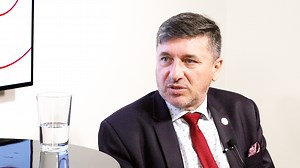 Stát není automatickou poukázkou na luxus, říká senátor Goláň | FocusOn rozhovory | Stream