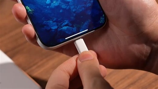 移速（MOVE SPEED）【3C认证】小盾芯超薄磁吸充电宝半固态苹果Magsafe无线快充10000毫安小巧便携可上飞机适用苹果17 【珠光白】5千毫安超薄磁