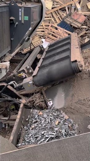 Wood Waste Shredding with Magnetic Metal Separation