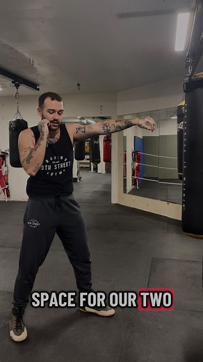 5 comments | We realised that newcomers struggle with doing combos during shadowboxing or 30 second bag work.. So here are two suuuper basic combos for you all to practice at home or at the gym! Hope this was helpful for you guys 﫶 #hitithard #yyc #kensington #yycboxing #boxing | 10th Street Boxing Gym | Facebook