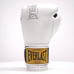 455 reactions · 100 shares | 퐅퐢퐫퐬퐭 퐢퐬 퐞퐯퐞퐫-퐞퐯퐨퐥퐯퐢퐧퐠. The 1910 Training gloves. | Everlast | Facebook