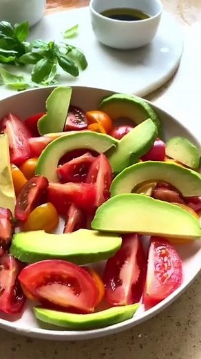 Easy Tricolore Burrata Salad