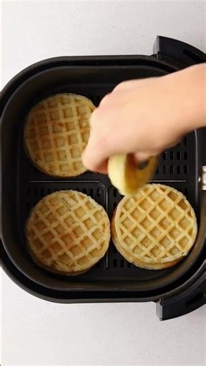 Air-Fryer Frozen Waffles 🧇 #airfryerrecipes #waffles #wafflerecipe