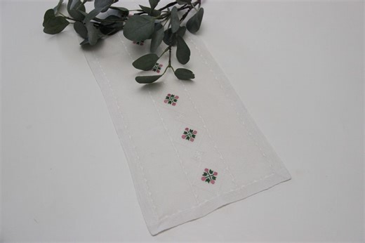 Hand Embroidered Linen Table Runner, Vintage Scandinavian Style White Linen Dresser Scarf, Small Floral Folk Embroidery, Narrow Table Topper - Etsy
