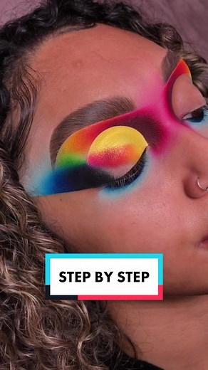 Do you want to see more in depth tutorials of how we create these looks? Head over to plouise_makeup_academy insta for more👀 #makeup #plouise #cutcrease #trending