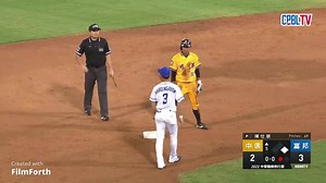 305K views · 4.5K reactions | 突然都怎麼了??? 補充：紀錄只計游擊手一失誤。 Fubon Guardians 富邦悍將棒球隊 兄弟Fans Club | udn 瘋運動 | Facebook