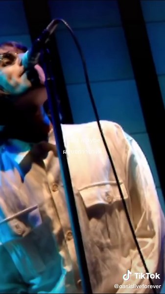 Wonderwall by Oasis: Lyrics Translation and Meaning