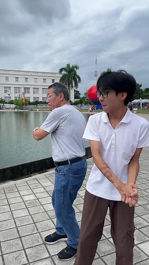 Bagets na bagets kasama ang ating mga #CHELdren na aspiring lawyers ng Bacolod! Thanks @berrrnns @kennethmariebarredo @hrrytlt @fried_dumbling! Sadya sadya! | Chel Diokno