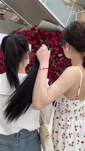 Back View Beauty with This Gorgeous Wig Look