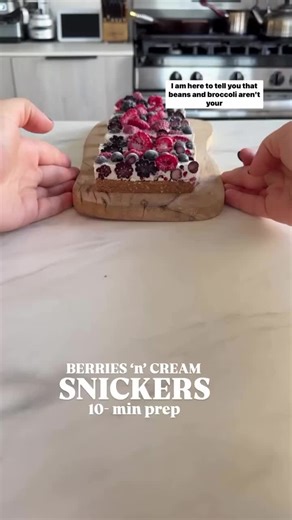 ✨ BERRIES ‘n’ CREAM SNICKERS recipe 👇🏻 without gluten or dairy 🔥 sooo easy and delicious! Recipe inspired by @kin.elevital 🎉🎉🎉 I have helped hundreds of students get rid of painful gas, bloating, anxiety, hormonal imbalance and IBS or put their chronic condition and auto- immune under control and live the healthiest life possible! 💌 Comment GUT and I’ll send you a FREE training how to reset your gut to heal once and for all! 🔗 Use my Link- In- Bio to see all my services and see my highli