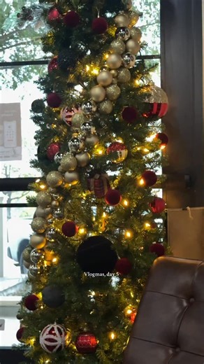 Dr. Daisy Sanchez, M.D. on Instagram: "🎄🎄🎄 #vlogmas"