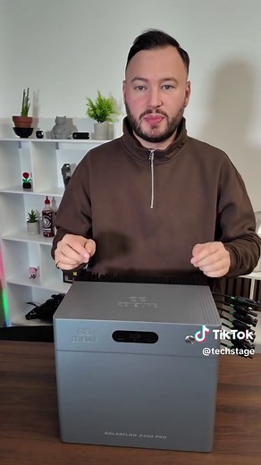 Hol mehr aus deinem Solarstrom raus mit dem Zendure SolarFlow 2400 Pro. Der Speicher für Balkon- und Dach-PV speichert überschüssige Energie und stellt sie später im Haushalt bereit. Bis zu 2.400 W Leistung und modular erweiterbarer Speicher. @zendure #balkonkraftwerk #photovoltaik #solarenergie #solar