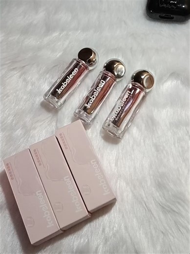 lippies for dry lips 👄 #lippies #fyp #kobeleen #vintage
