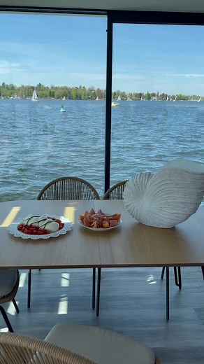 Welcome onboard the #HouseBoatYacht 🛥#superyacht #luxuryhome #yachtlife #lakelife #luxury #houseboat #yacht #mansion #luxuryhotel #luxuryliving #hby