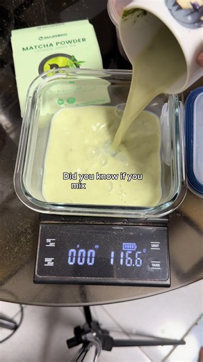 Matcha overnight oats Ingredients: 1/2 cup oats 1/2 matcha(with milk) 1 tbsp chia seed Sweetener Salt 1 scoop Protein powder (vanilla flavor works best) (optional) 50-100g greek yogurt Refrigerate overnight or for at least 4 hours #overnightoats #matcha #didyouknow