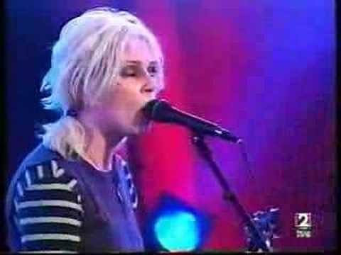 L7 - Pretend We're Dead (Live 2000)