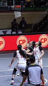 93K views · 1.8K reactions | Chị Ngoan vẫn luôn dõi theo những người em của mình! ❤️ #ToaSangNiemTuHao #SEAGames33 #bongroVBA #VBF #VBA | VBA | Facebook