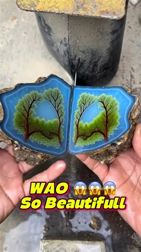Unique Gemstone Design with Tree-like Pattern