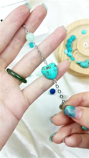 ✨Y字シルエットが美しいターコイズネックレス✨シンプルなのに存在感抜群。💙これからの季節のコーデにぴったりなアイテムです。#ターコイズ #ネックレスコーデ #天然石アクセサリー #パンダホール