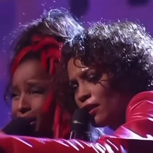 @soulethreads on Instagram: "whitney houston & mary j blige duet - ain’t no way (live at vh1 divas 1999)"