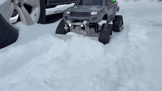 We got some fresh snow in upstate NY. Our own Mike took his crawler out to make light work of it. Show us your snow pic's 👇👇👇 | Small Addictions RC