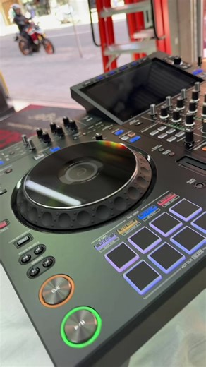 ✨ 🎧 Poderosa controladora DJ 4 canales todo-en-uno con pantalla táctil de 10.1″, diseño inspirado en CDJ-3000 y DJM-A9 para una experiencia profesional de club, compatibilidad con rekordbox y Serato DJ Pro, conectividad Wi-Fi/Bluetooth y efectos avanzados para sets creativos. 🎶🔥 Controlador Alphatheta XDJ‑AZ Sistema Profesional Todo En Uno ##PioneerDJ##XDJAZ##DJController##DJLife##Rekordbox 🎛️🔥