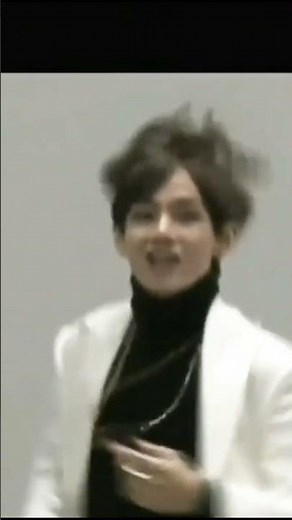 Taehyung running to use bathroom🤣