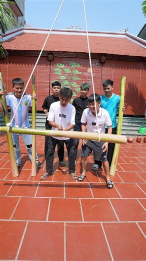 Trò Chơi Cắt Đôi Cây Chuối Hài Hước