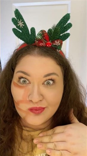 Bronzer vs. blush 🤯 Which do you prefer?🤎🩷#makeup #makeuphands #makeuphack #makeuptutorial