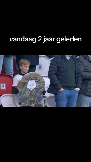 vandaag 2 jaar geleden versloeg psv heerenveen met 8.0 en werd het officieus kampioen #kampioen #psv #for #volgen #CapCut