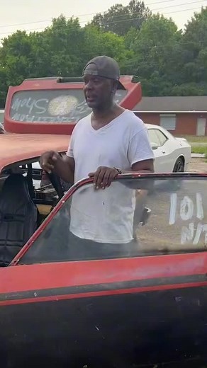 Half that shut lol out deer don’t even work #liluglybutnasty #trapbabyracing #ncdragracing #lilugly #santrapracing #uglybutnasty #dragracing