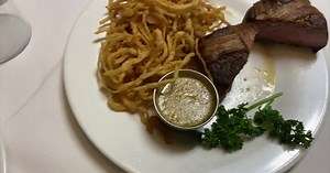 Bad review for free meal: How 'restaurant extortion' is eating into businesses