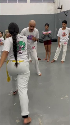 SHE CHALLENGED ME TO CAPOEIRA 2026. #capoeira #tutorial #training