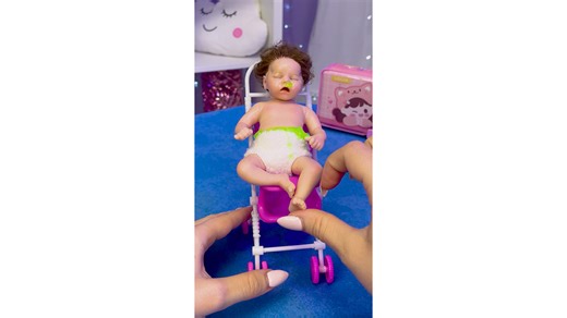 Caring for the baby doll with love 🥰 #123go | 123 GO