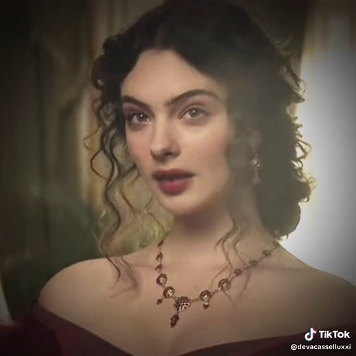 Deva Cassel: Exploring Her Unique Style and Journey