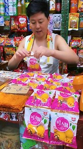 Sweet moments with these tiny Goofy gummies! 🍬🧸 Love the cheerful vibes! #CandyJoy #SweetTooth #FunSnacks | J2 Library