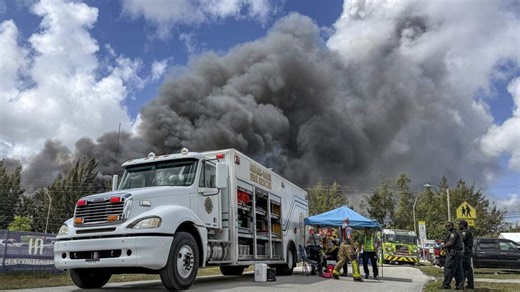 Videos: Over 100 Fla. firefighters battle massive 5-alarm warehouse blaze