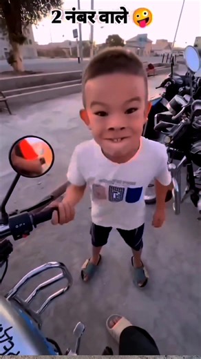 Varry Beautiful Sib Ji Drawing on Tree Lip #shortvideo #sibling #drawing #artwork 🎨🖌️🔱