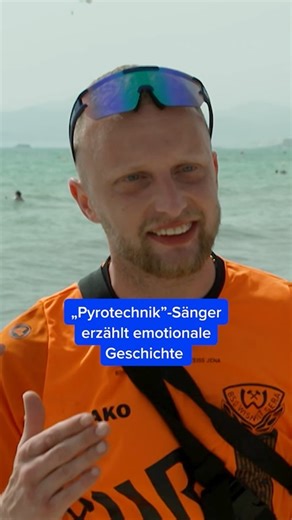 52K views · 32 reactions | Der Song „Pyrotechnik“ ist bei vielen Fans die inoffizielle EM-Hymne裡⚽️ - so auch beim DFB-Fanmarsch in Stuttgart. Der Sänger „Balkonultra“ Niko Thoms verrät uns seine emotionale Geschichte #pyrotechnik #Euro2024 #EM #StuttgartFans #emotional #ultras #fussball #balkonultra @DerBalkonultra @Kai Schulik | RTL Aktuell | Facebook