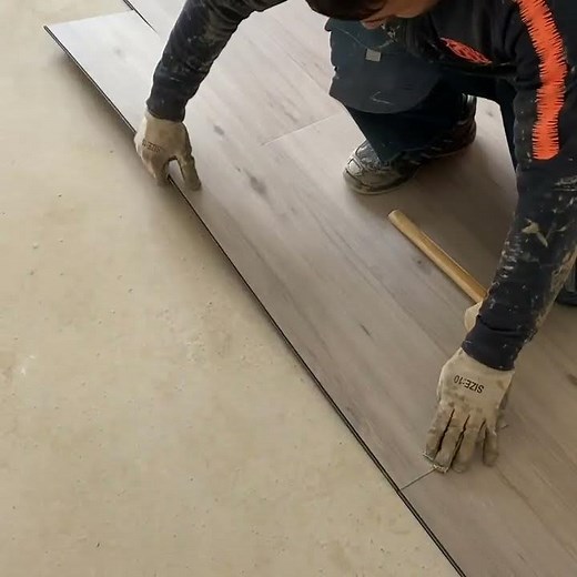 Comment Poser Une Lame Pvc Clipsable #sol #pvc #pvcflooringinstallation #flooring #laminate #floor