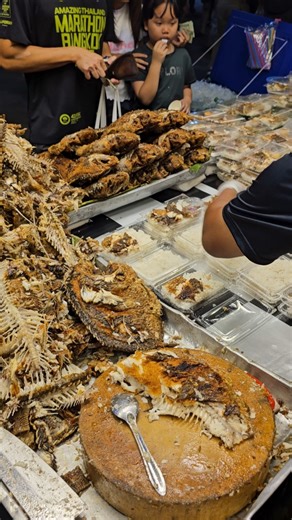 Can't keep up with the fish deboning, selling out fast! #DebonedFishWithRice #FriedFish #Short #C...