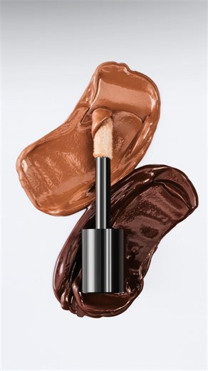 [EN] Dark circles or hyperpigmentation ? Gone in one swipe. HC Concealer = buildable medium-to-high coverage that melts in. No grey cast, no creasing ✨ [FR] Cernes ou hyperpigmentation ? Ils vont disparaître en un seul geste. L’Anti-Cernes HC Haute Couvrance floute cernes et taches pigmentaires avec une texture soyeuse et modulable qui se fond sans filer dans les ridules ✨ | Black Up