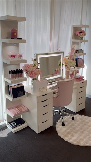 VANITY COLLECTIONS on Instagram: "VC MID YEAR MEGGA SALE. ON NOW! ⚠️ Up to 50% off! Prices as Marked Here we swapped the IKEA ALEX/LAGKAPTEN DESK FOR and swapped it to the ikea Alex/Komplement desk We then added - NEW! VC ALEX/KOMPLEMENT TRAY - STORAGE PACK 🌸🩷 - VC pink vanity chair and vc cloud vanity chair - VC HALO MIRRORS - VC XL BRUSH HOLDER - VC TISSUE HOLDER - VC TRAY SET 4 for perfumes - VC DIVIDER SET 3 for compacts Tap the reel to shop ✈️ EXPRESS shipping to the USA &#x