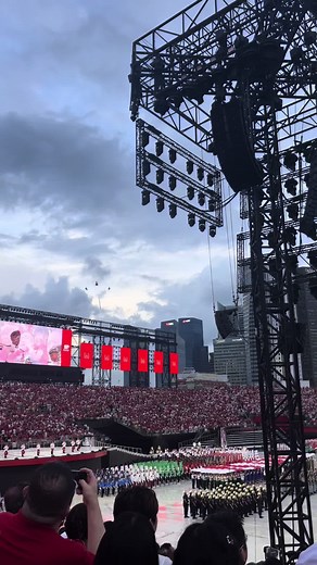 Majulah Singapuru! Proudest time of the year to be Singaporean. Thank you for the awesome performance. #happynationalday #happybirthdaysingapore #fireworks #ndp #padang #majulahsingapura