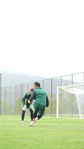 GK TRAINING VIDEO ⚽️ 🥅🧤🥅#goalkeeper #goalkeepertraining #goalkeeperlife #futbol #soccer #soccerreels #footballskills #viral #1 #fypシ